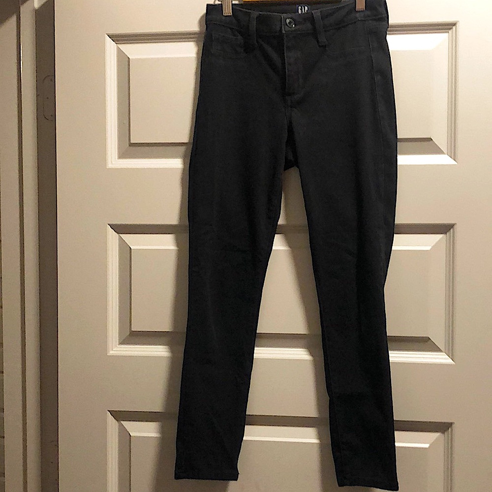 Simple Black jegging’s. Super comfy and stretchy.